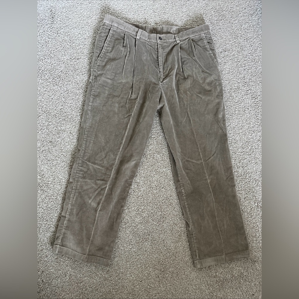 Vintage Claiborne Men's Khaki Pleated Corduroy Pants Size 42x30